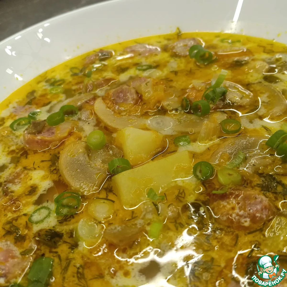 Сырный суп с грибами и колбасками