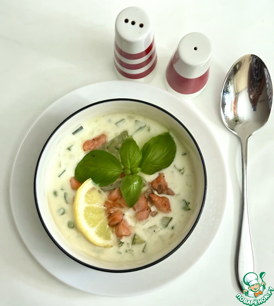 Холодный суп из цуккини и горошка