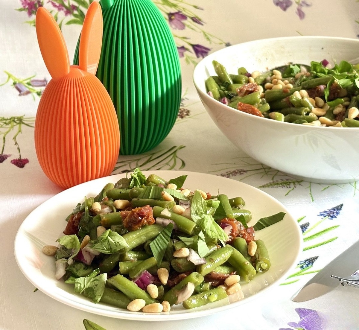 Салат из маринованной стручковой фасоли