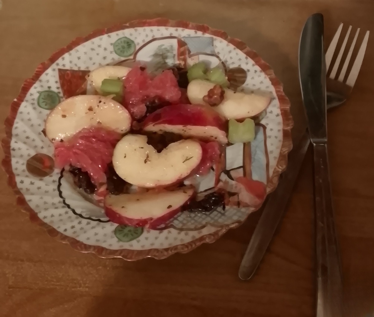 Цитрусовый салат с грецкими орехами