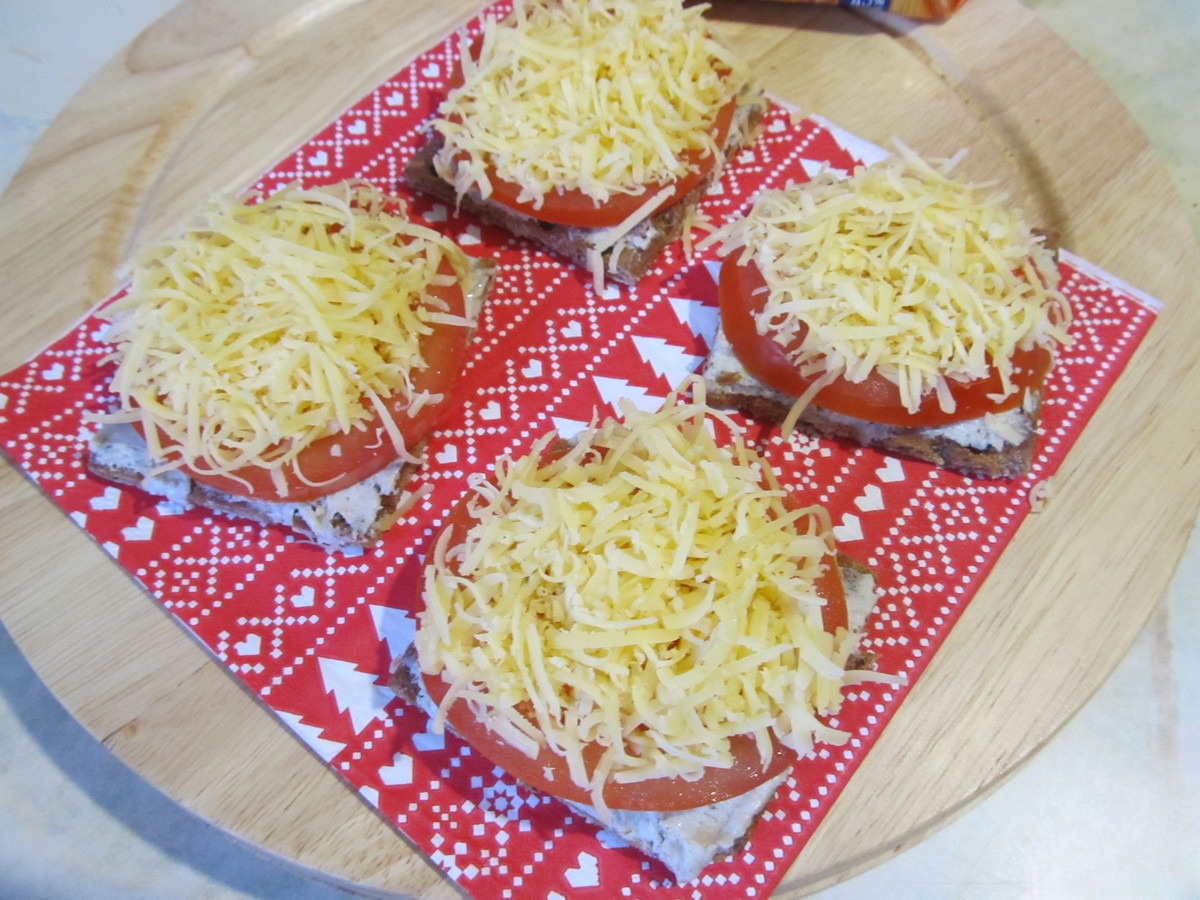 Канапе с маслом из кильки