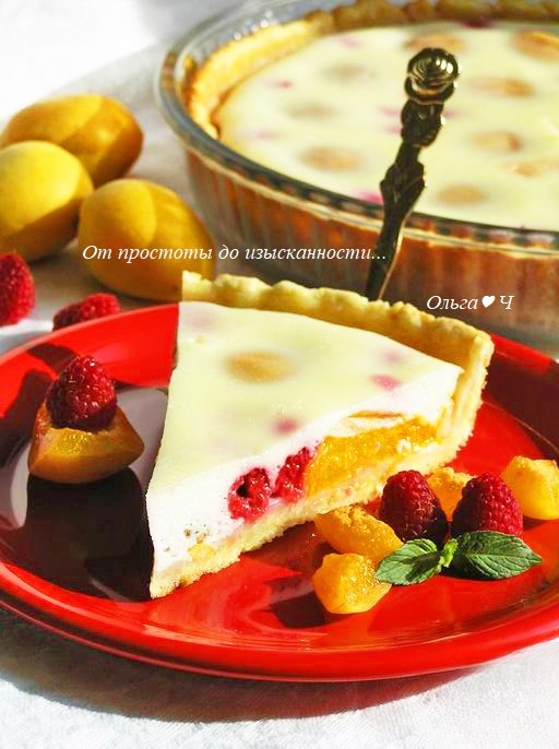 Пирог с абрикосами и малиной