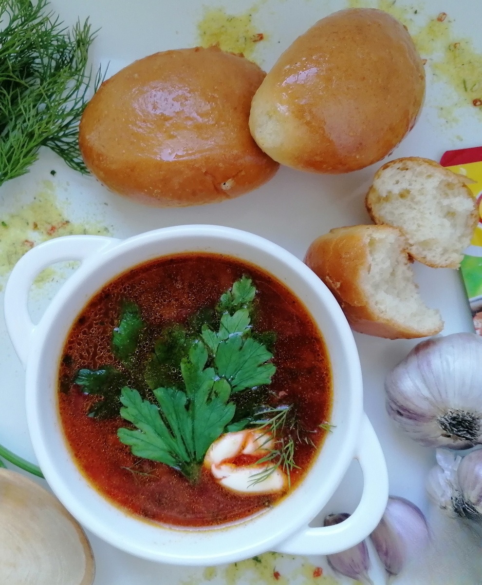 Борщ с пампушками