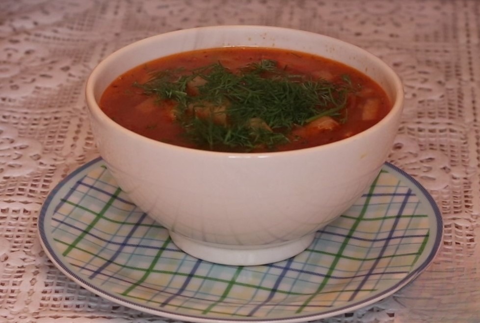 Суп-солянка из квашеной капусты с фасолью