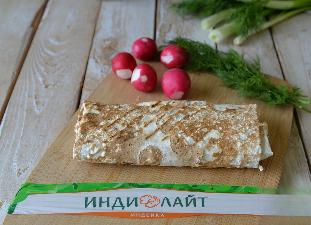 Завертон с индейкой и пикантным соусом