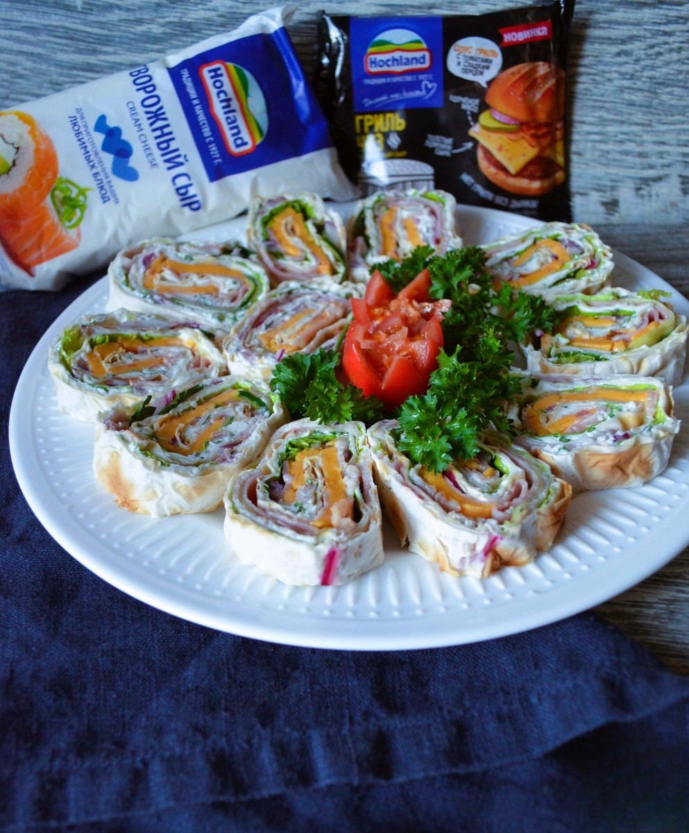 Рулет из лаваша с мясной нарезкой