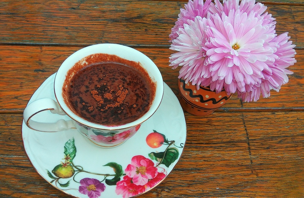 Пряный кофе с молоком и шоколадом