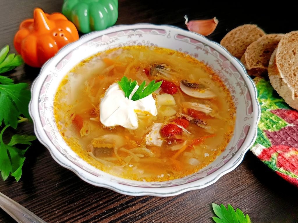 Щи из квашеной капусты с грибами