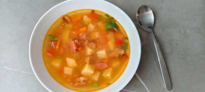 Суп с копчёными рёбрышками и фасолью