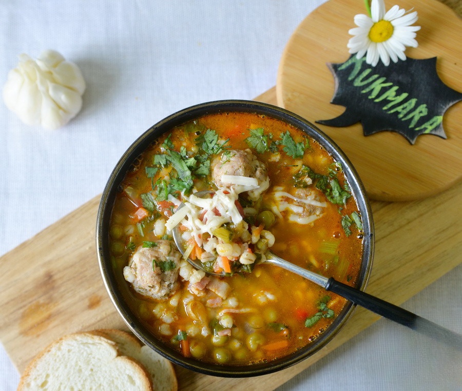 Минестроне с перловкой и фрикадельками