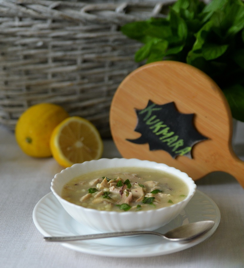 Португальский куриный суп с лимоном и мятой