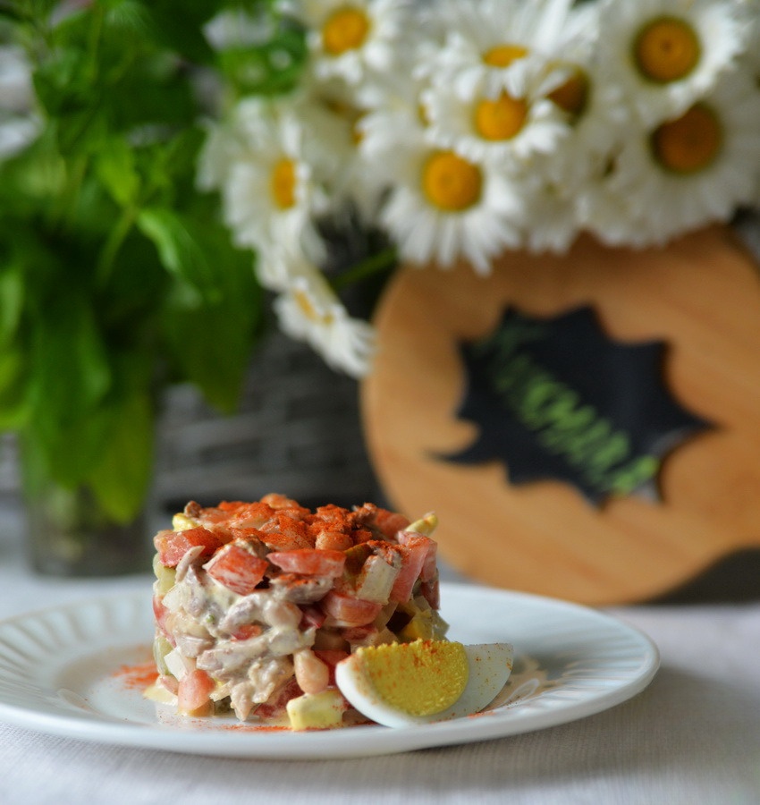 Салат с фасолью и уткой