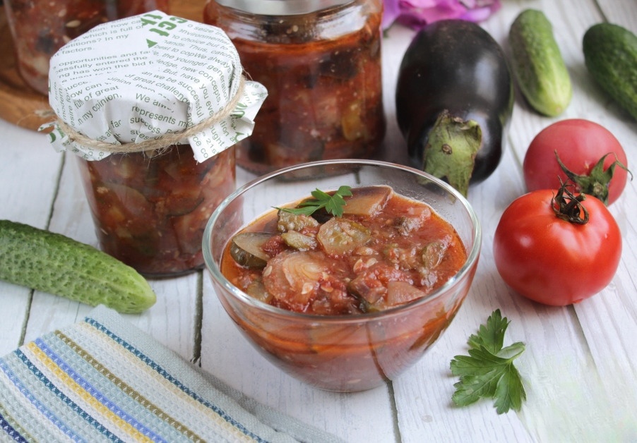 Салат из баклажанов и огурцов